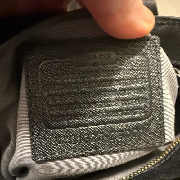 COACH Elegant Black Leather bag - Picture 5 of 6